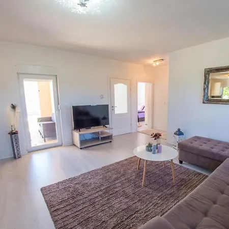 La Casa Della Notte موستار